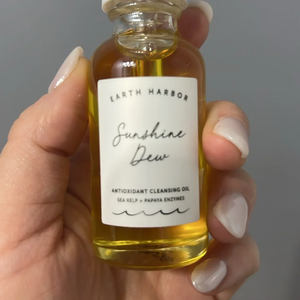 NIB Earth Harbor Sunshine Dew Cleansing Oil - Picture 2 of 2
